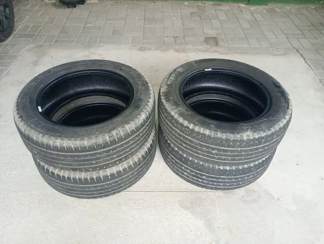 Jogo de 4 Pneus Goodyear EfficientGrip SUV 205/60 R16 - Em bom estado 