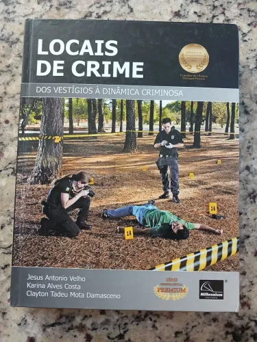 Vendo livro de Locais de crime