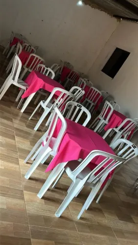 ALUGUEL DE MESAS, CADEIRAS E TOALHAS PARA FESTAS ?