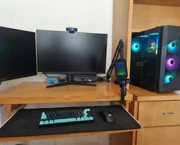 PC RYZEN 7 5800X3D/16GB/RX7600XT