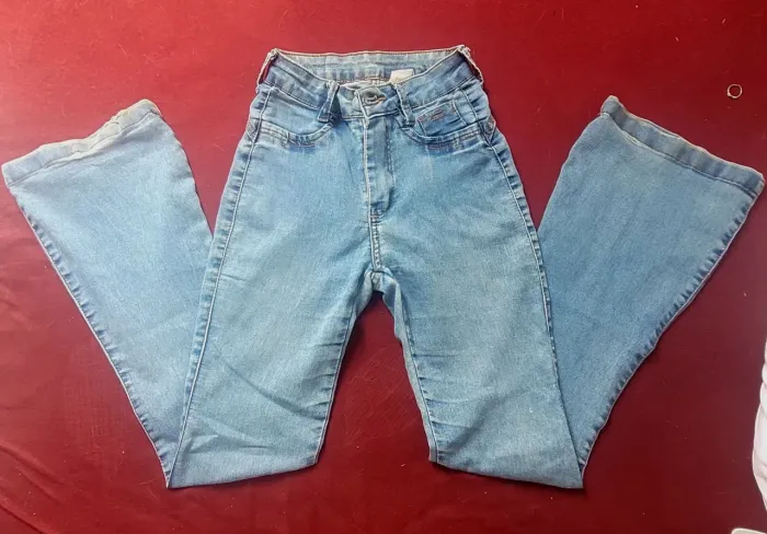 calça jeans flare/bootcut