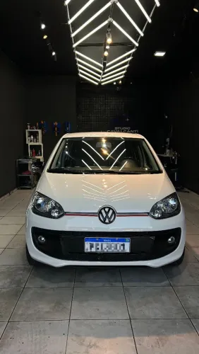Volkswagen Up! Black/white/red I Motion 1.0 Flex 5P 2015