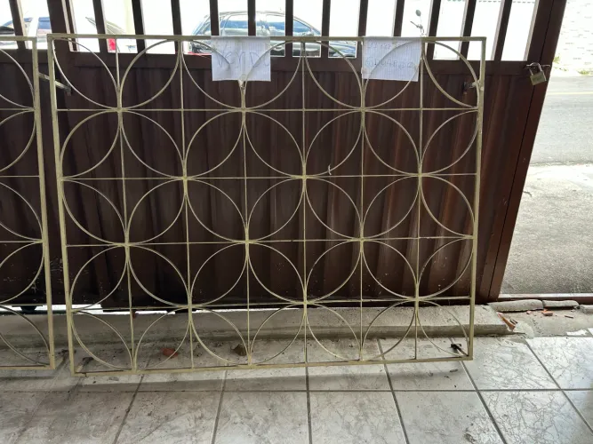 2 grades para janela 1,55 compr x 1,20 larg