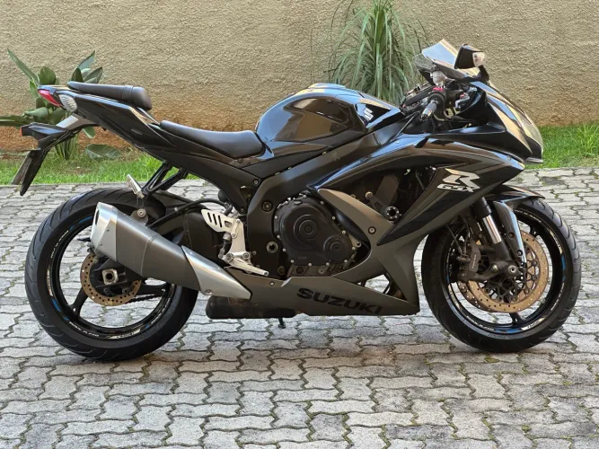 Moto Suzuki Srad 750cc