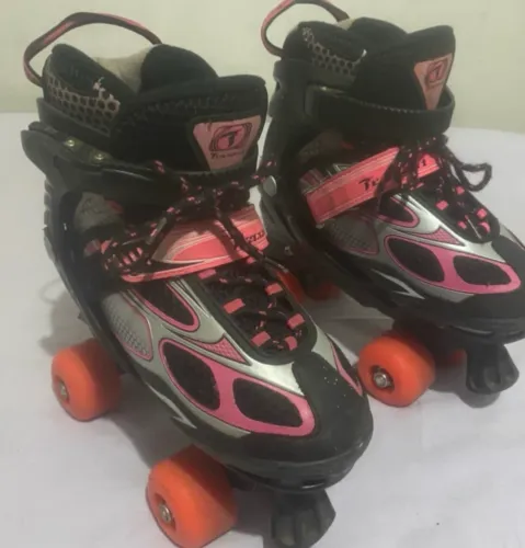 Par de patins infantis feminino