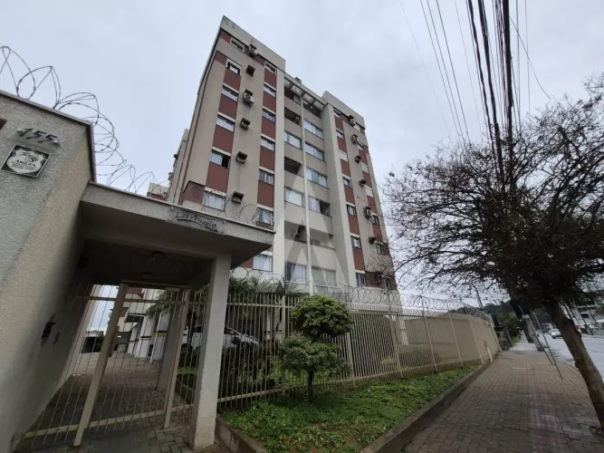 Apartamento mobiliado e suíte com closet no bairro Bom Retiro.