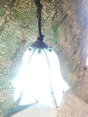 Lustre antigo formato de flor