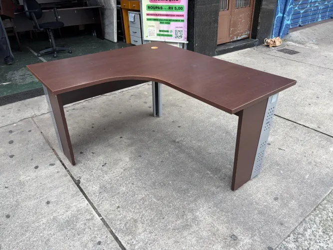 Mesa de escritório em ?L? 140x120cm