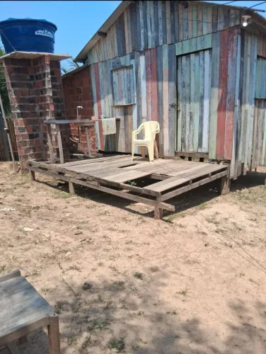 VENDE-SE OU ALUGA-SE CASA