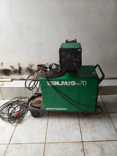 Máquina de solda MIG/MAG industrial White Martins SOLMIG 470.