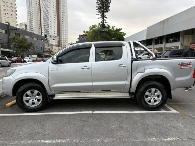 Toyota Hilux CD SRV D4-d 4X4 3.0 TDI Diesel AUT 2013