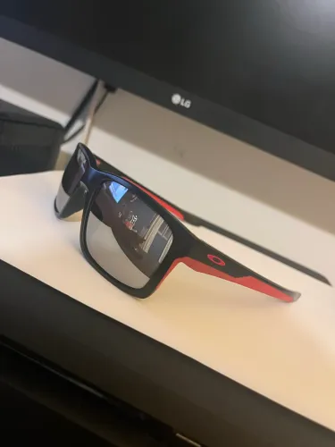 Óculos Oakley Mainlink  frame Matte Black/red  lentes Black Iridium 