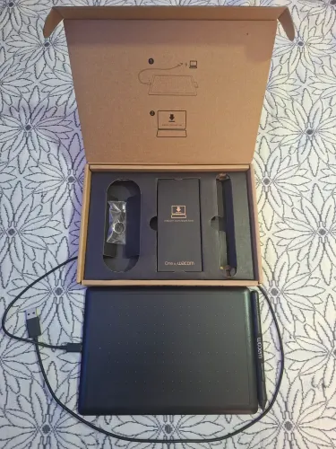Mesa digitalizadora One by Wacom - tamanho médio - modelo CTL - 672