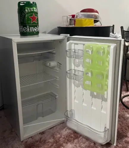 Frigobar semi novo a venda