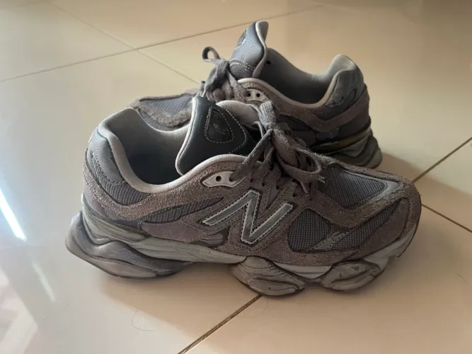 New Balance 9060 Magnet