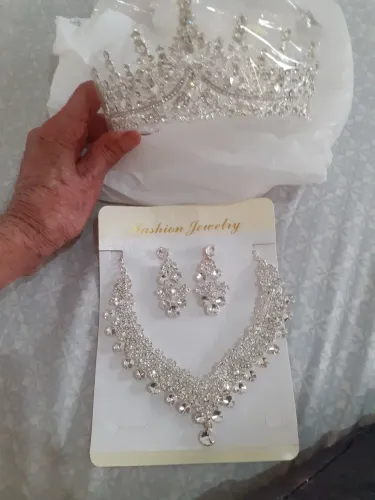 Conjunto de coroa e colar para noivas e debutantes
