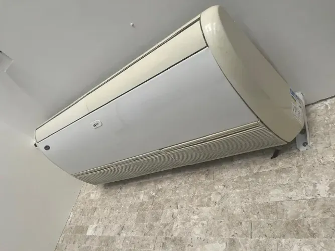 Ar-Condicionado Piso Teto Carrier 58.000 BTUs - 220V (Tenho 2 Unidades Disponíveis!)