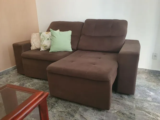 Sofa retrátil reclinavel 210cm estrutura de madeira com molas e percintas - Oportunidade