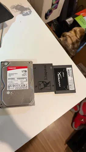 Lote Armazenamento PC: HDD Toshiba 1TB (7200 RPM) + SSD Kingston 480GB + SSD HyperX 120GB
