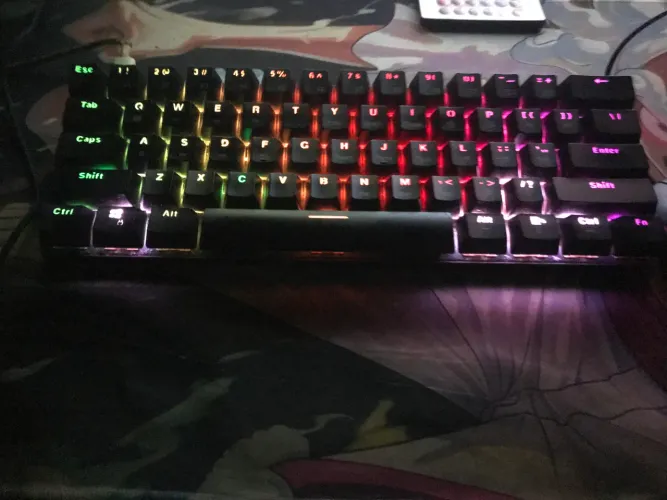 TECLADO MECÂNICO 60% excelente para jogos