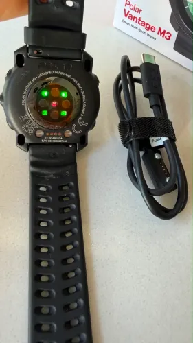Smart Watch Polar Vantage M3 zero na caixa temos as duas cores