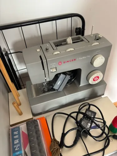 Máquina de costura singer facilita pro