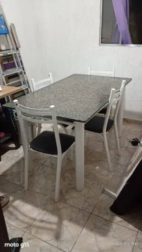 Mesa de granito com 4 cadeiras 1,40x80cm