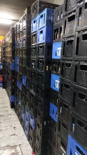 Vendo caixas de 300ml (cracudinha) e 600ml com vasilhames ou grade vazia Ambev