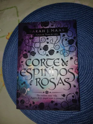 Livro: Corte de espinhos e rosas 