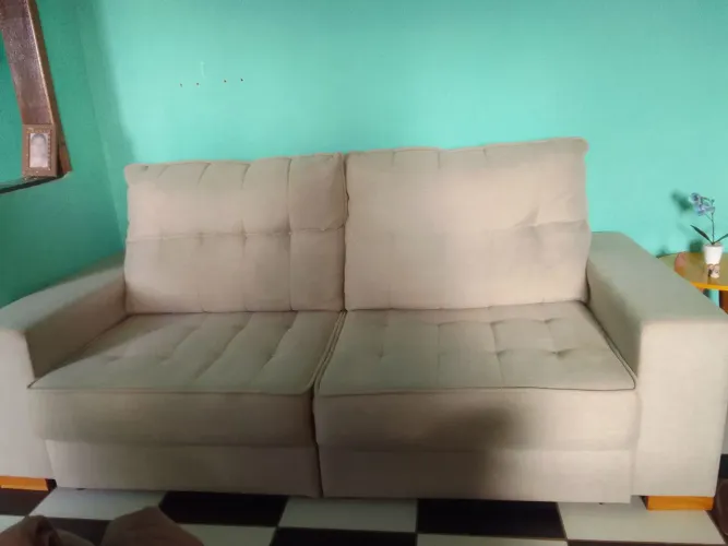 A venda de dois sofá 