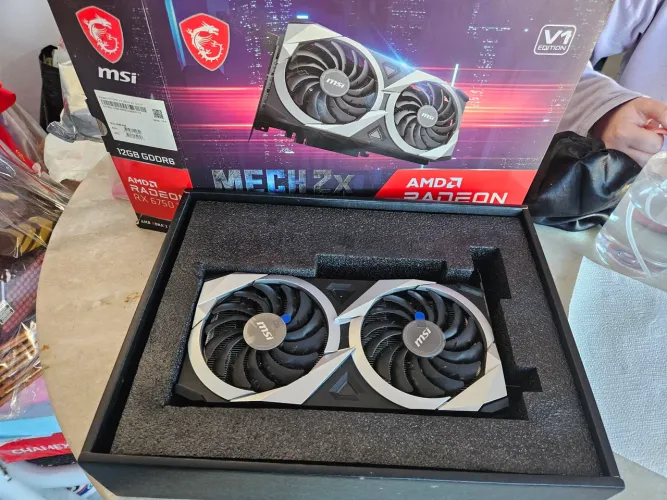 Placa de Vídeo RX 6750 XT MSI 12GB Dual Fan