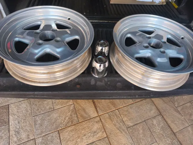 Par de Rodas Summit Racing Pro Star polidas 15x4 importadas furação 4 x 108