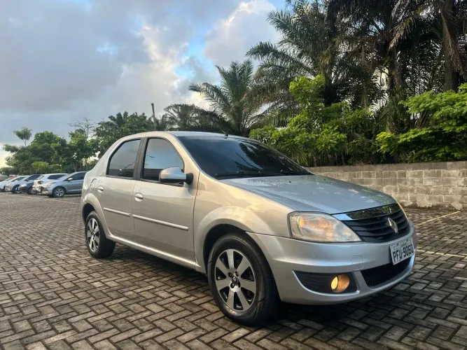 Renault Logan Expression Hi-flex 1.6 8V 4P 2013