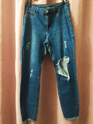 Calça jeans feminina skinni cintura alta estilo destroyed semi nova brechó desapego 40/42