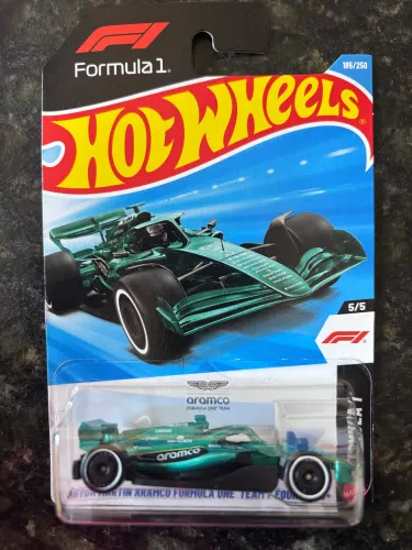 Miniatura Hot Wheels Aston Martin Aramco Formula One Team