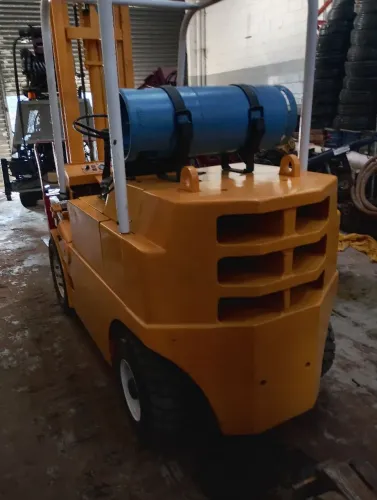 Empilhadeira 2500kg Yale 