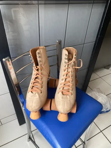 Patins Botinha em Couro Tamanho 34 a 36