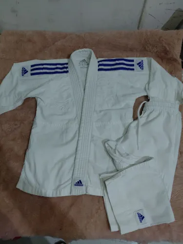 kimono de judô Adidas/Não acompanha a faixa 