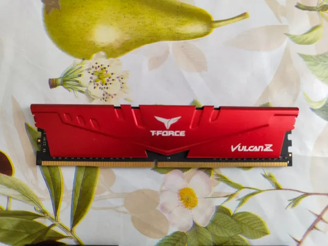 T-Force Vulcan Z 8GB 3200MHz DDR4 | Memória Gamer de Alto Desempenho