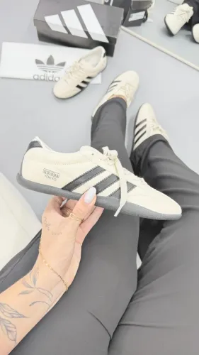 Tênis Adidas Tokyo Feminino Premium Cor: Off/Preto - Disponível 34 AO 39