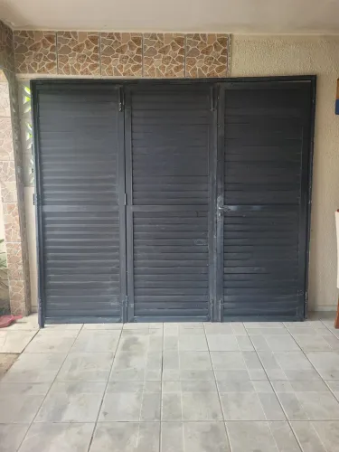 Porta alumínio 2,15×2,45