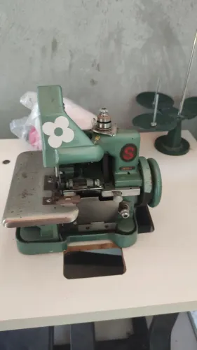 Máquina overlock chinesinha 