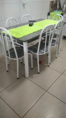 Mesa com 6 cadeiras