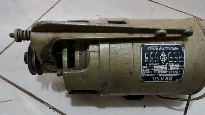 Motor trifásico 1/2 CV com embreagem 