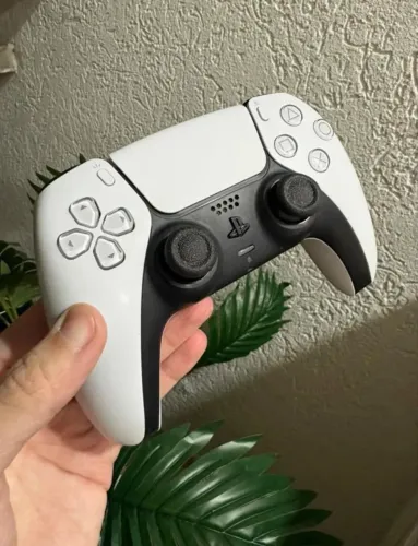 CONTROLE PS5(analógico esquerdo puxando)