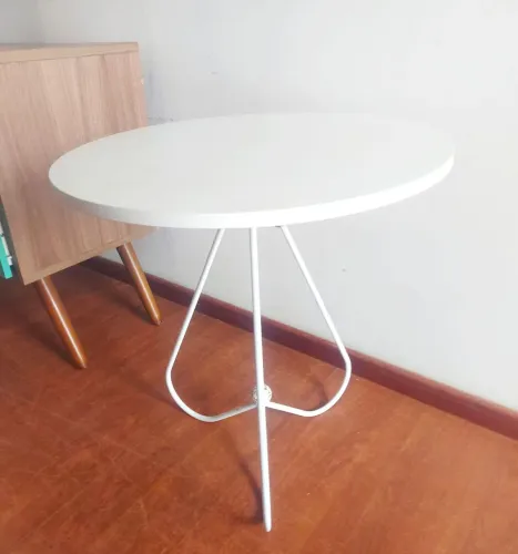 Mesa de canto Redonda estrutura em metal