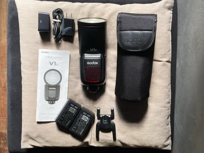 Flash Godox V1 para Canon c/ 2 baterias