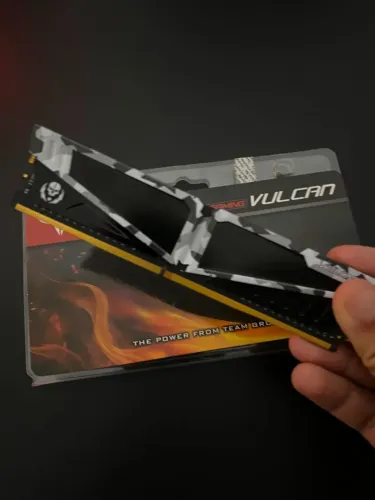 Memória RAM TeamGroup T-Force Vulcan 8GB DDR4 3000MHz CL16 - USADA, ÓTIMO ESTADO