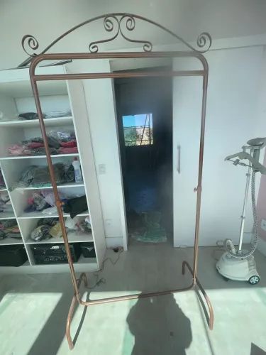 Arara de roupa para loja