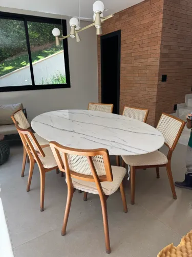 Vendo mesa sarieen líder com tampo de mármore branco
